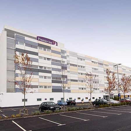 Premier Inn Manchester Airport Runger Lane North เฮล ภายนอก รูปภาพ