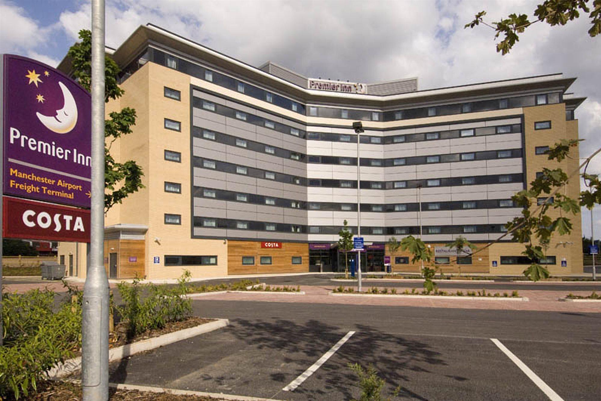 Premier Inn Manchester Airport Runger Lane North เฮล ภายนอก รูปภาพ