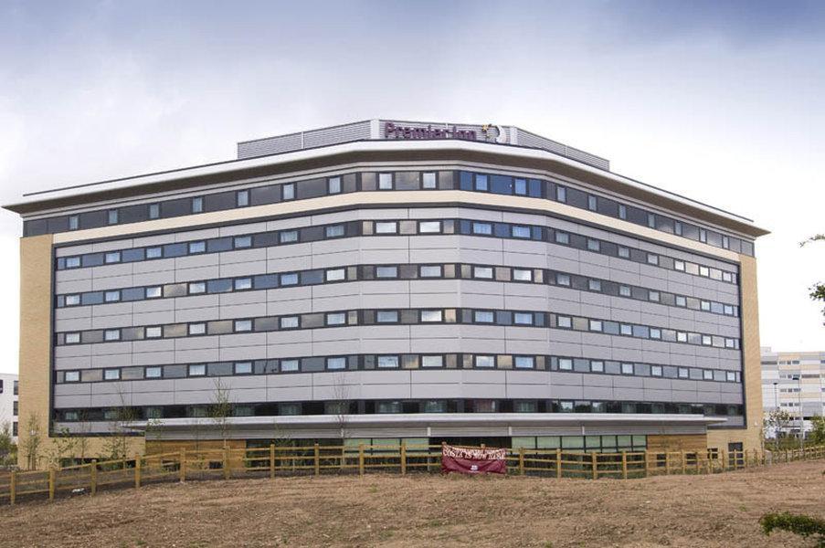 Premier Inn Manchester Airport Runger Lane North เฮล ภายนอก รูปภาพ